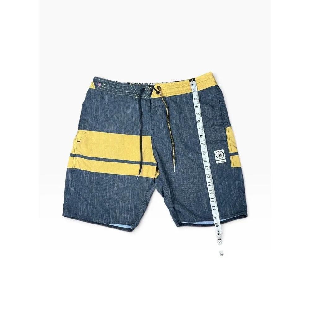 Volcom Slinger Board Shorts Men’s Size 32 Blue/Yellow Striped